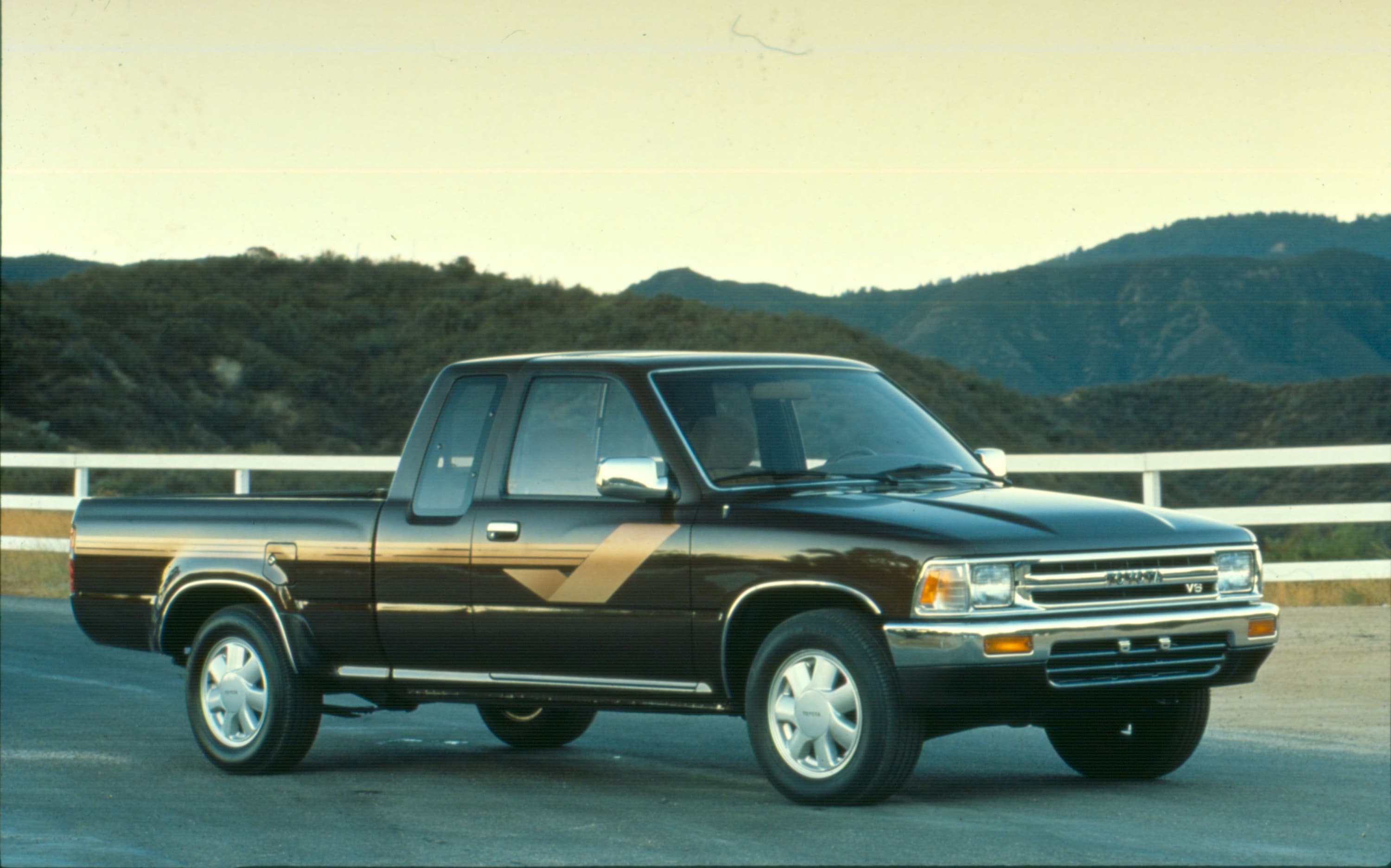 1989–1995 Toyota Pickup Base / DLX