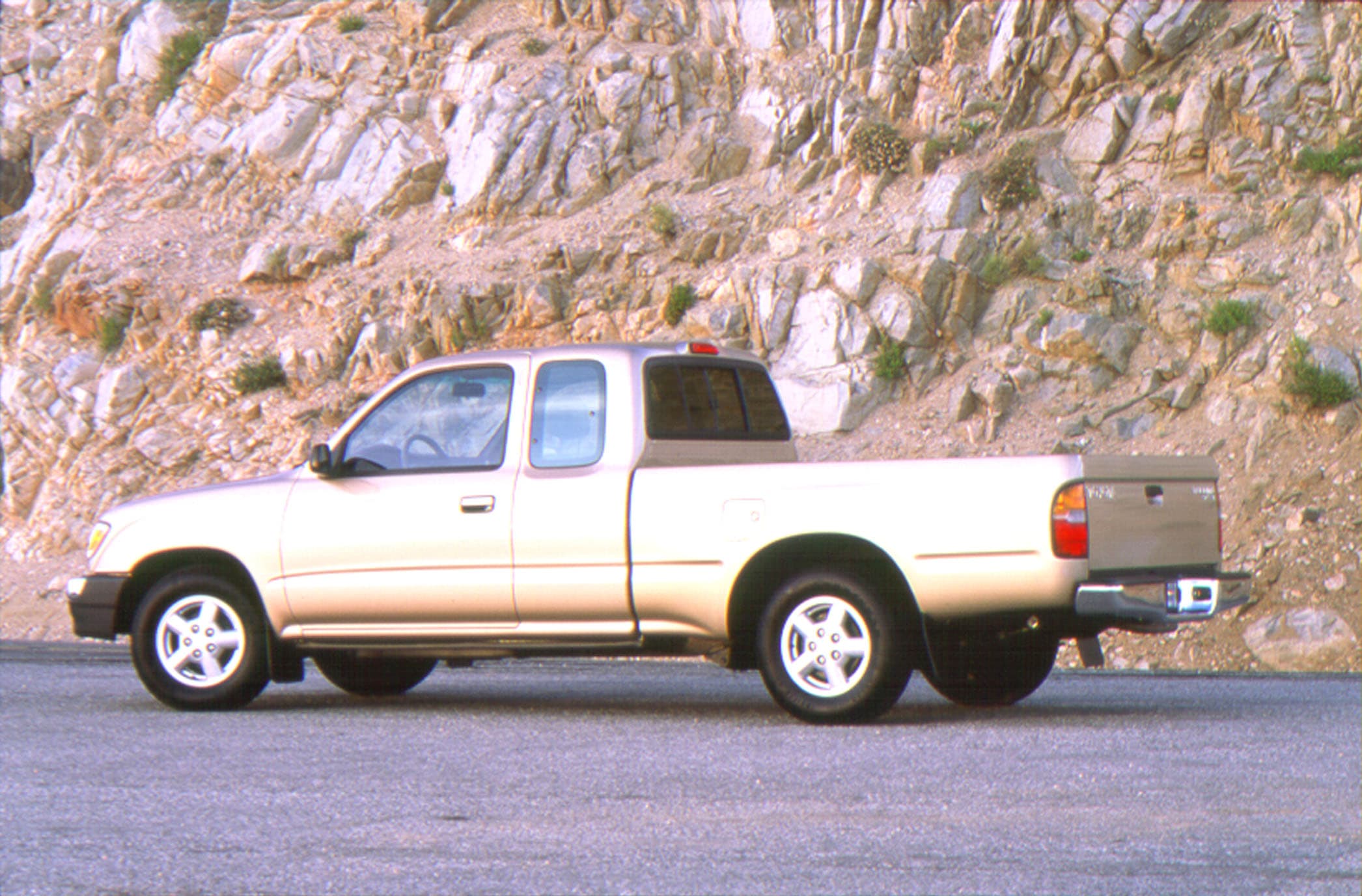 1995.5–2004 Tacoma Base / SR5